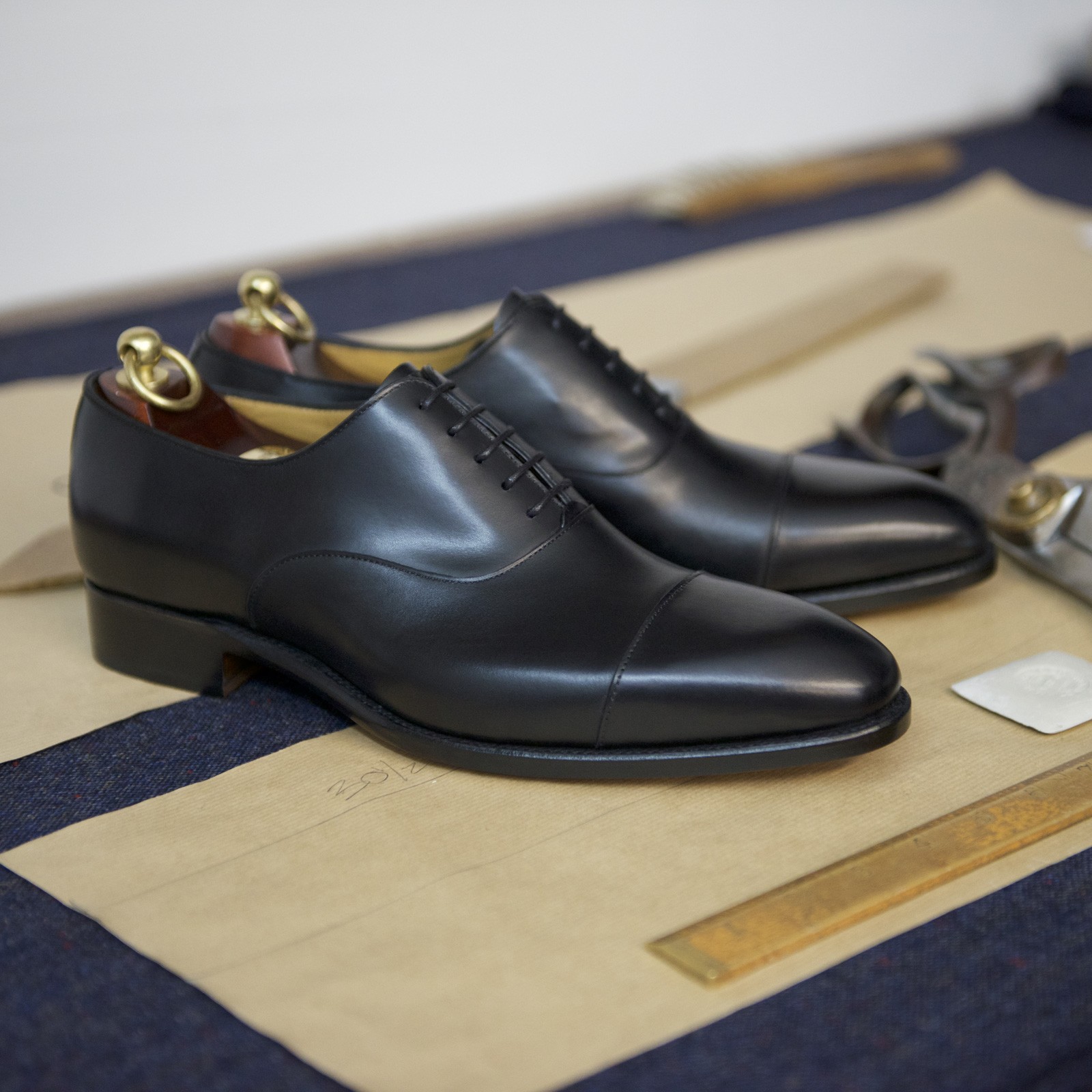 Herring shoes Herring Classic Dickens Oxfords in Black Calf at