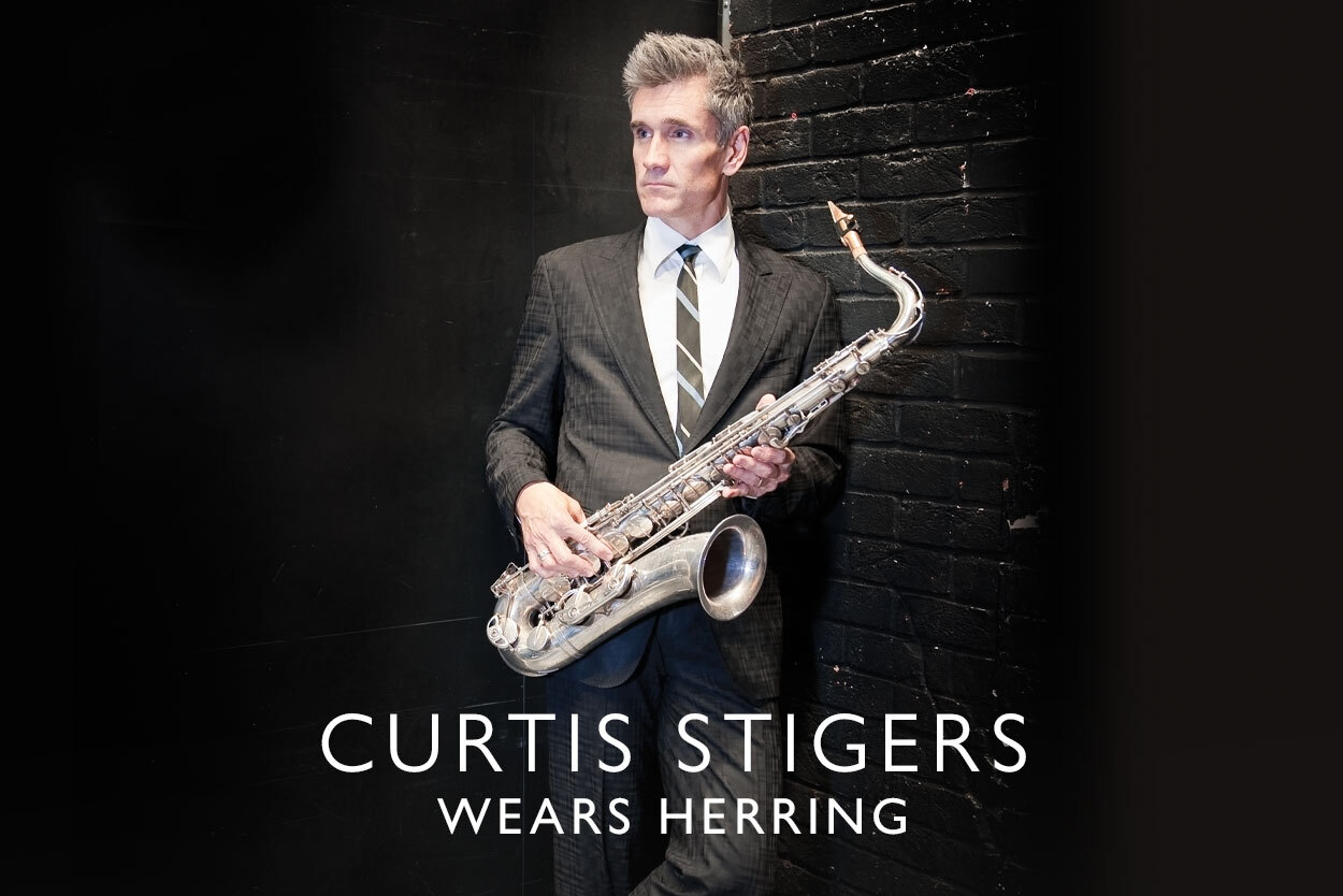 Curtis Stigers wears Herring